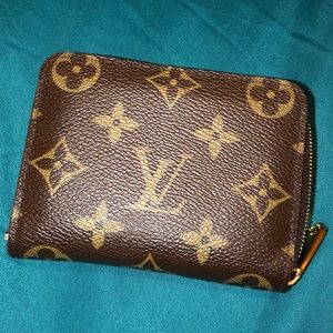 Louis Vuitton zippy wallet